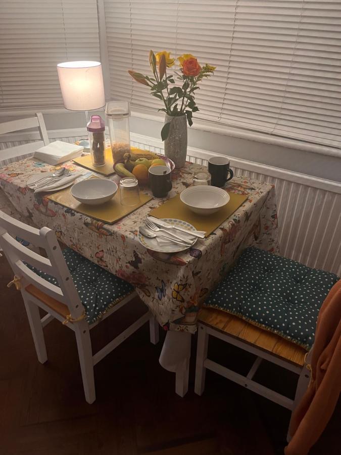 לונדון Home From Home Cosy B&B מראה חיצוני תמונה